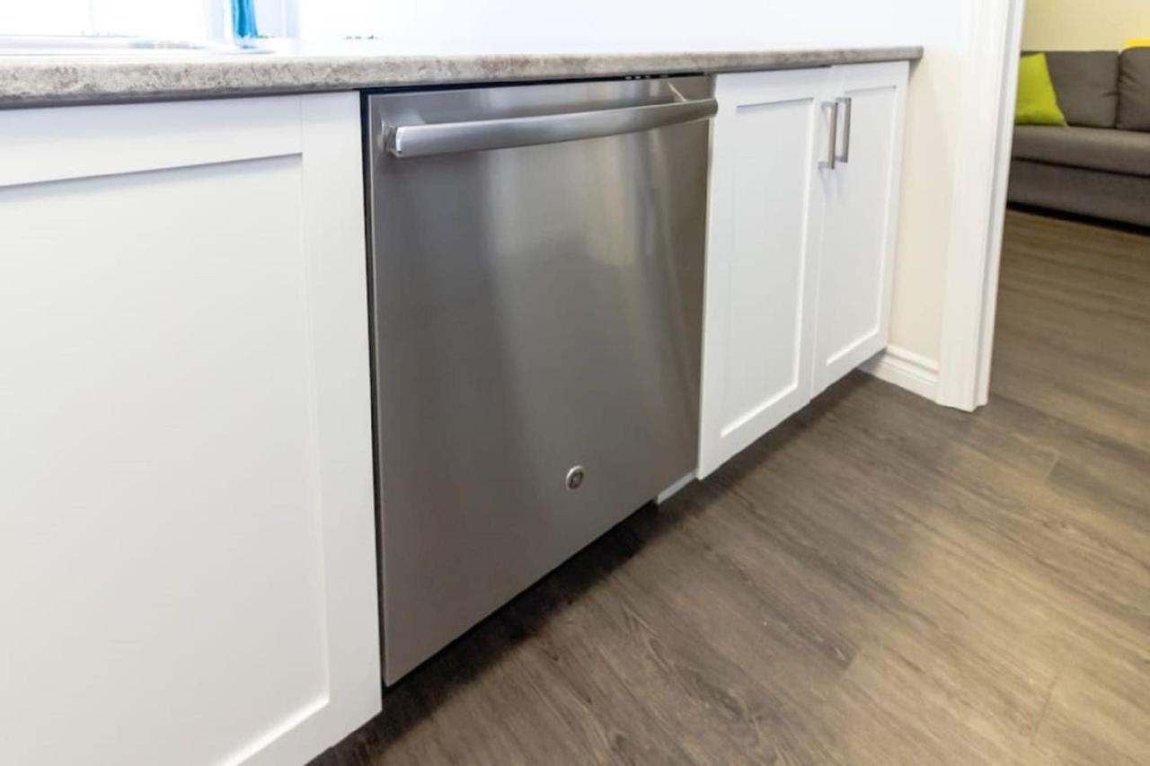 Newly Renovated Modern Condo Near Hospital, Unb Patio & Parking Coffee Saint John Buitenkant foto