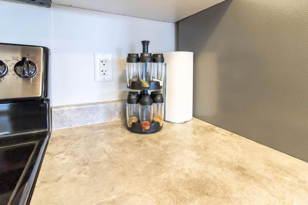 Newly Renovated Modern Condo Near Hospital, Unb Patio & Parking Coffee Saint John Buitenkant foto