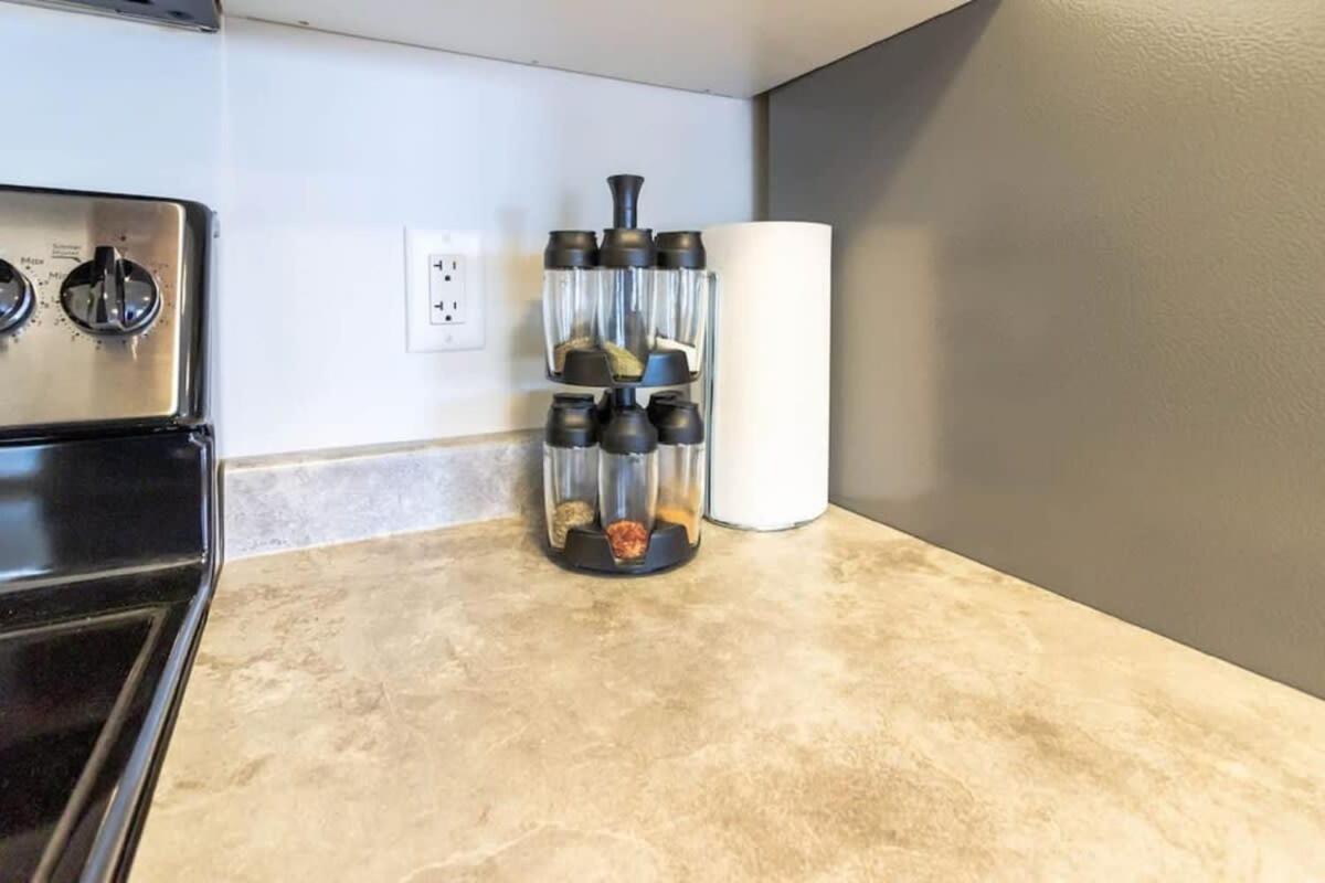 Newly Renovated Modern Condo Near Hospital, Unb Patio & Parking Coffee Saint John Buitenkant foto