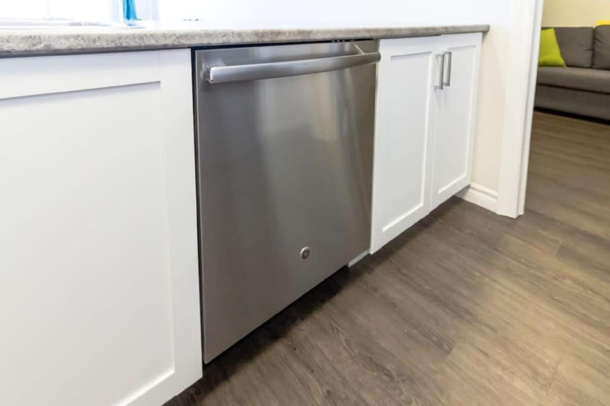 Newly Renovated Modern Condo Near Hospital, Unb Patio & Parking Coffee Saint John Buitenkant foto