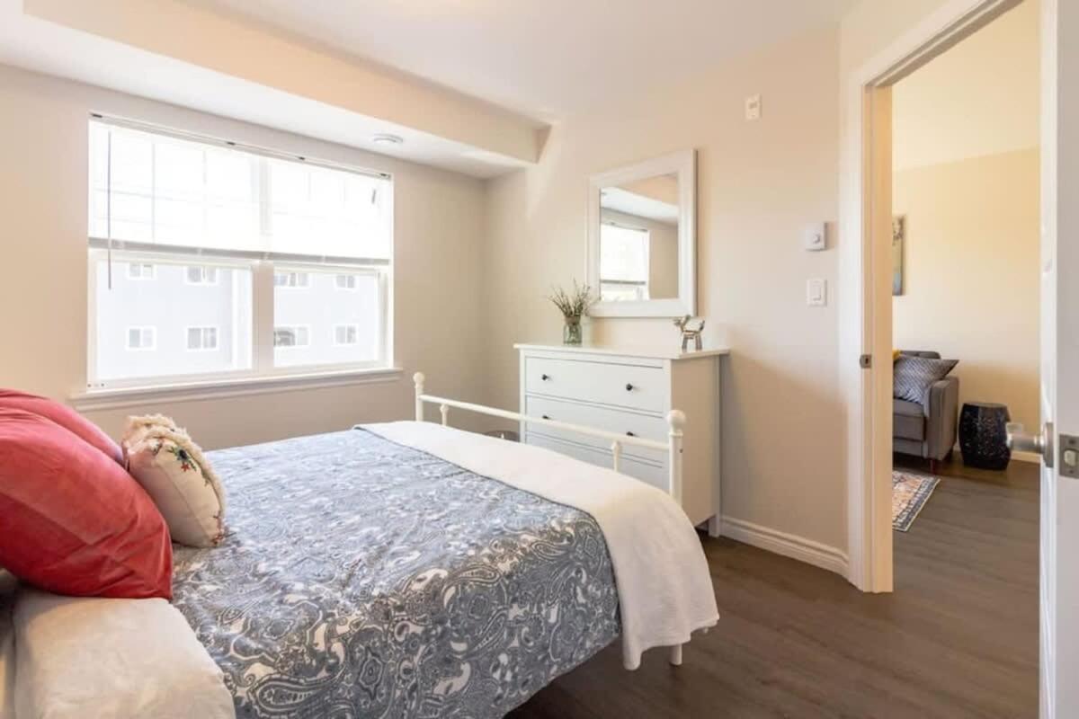 Newly Renovated Modern Condo Near Hospital, Unb Patio & Parking Coffee Saint John Buitenkant foto